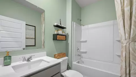 Bath - 205 Melrose Ct, Jefferson, GA 30549 photo 7 of 11