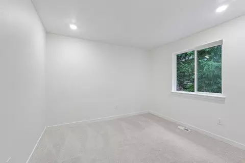 Bedroom - 24237 13th Ave SE, Bothell, WA 98021 photo 1 of 3