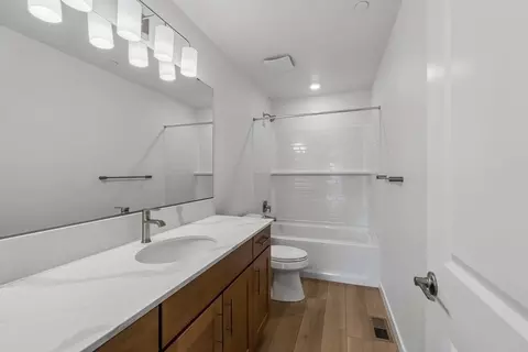 Bath - 24237 13th Ave SE, Bothell, WA 98021 photo 5 of 5