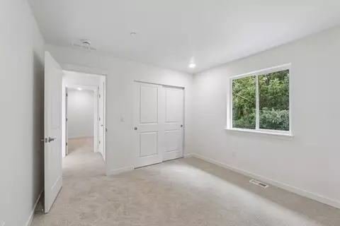 Bedroom - 24237 13th Ave SE, Bothell, WA 98021 photo 6 of 7
