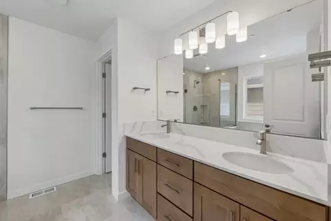 Bath - 24237 13th Ave SE, Bothell, WA 98021 photo 2 of 5