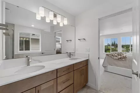 Bath - 24237 13th Ave SE, Bothell, WA 98021 photo 3 of 5