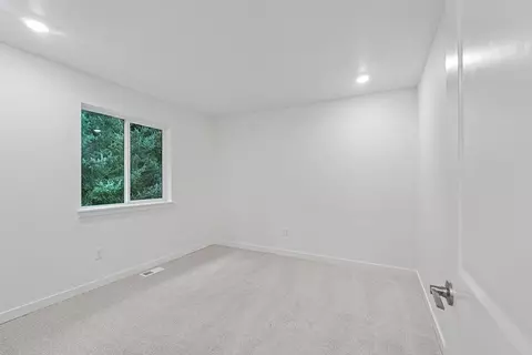 Bedroom - 24237 13th Ave SE, Bothell, WA 98021 photo 7 of 7