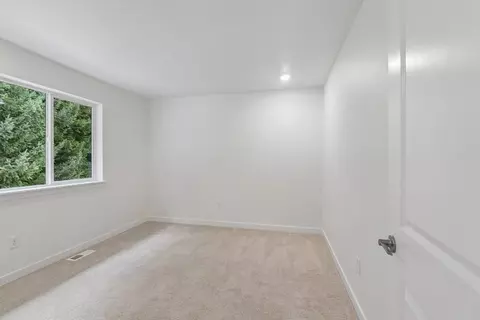 Bedroom - 24237 13th Ave SE, Bothell, WA 98021 photo 4 of 7