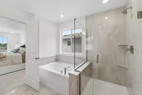 Bath - 24237 13th Ave SE, Bothell, WA 98021 photo 4 of 5