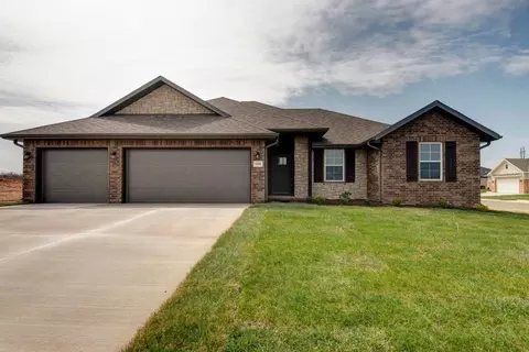 4064 W Sycamore Dr, Battlefield, MO 65619