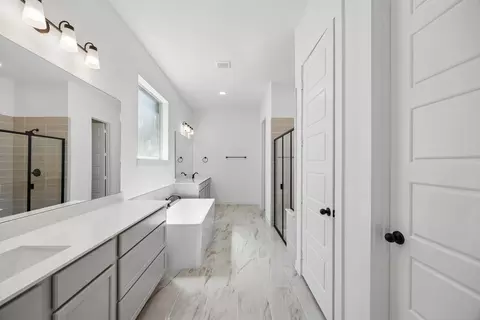 Entry Way - 1612 Trinity Dr, Benbrook, TX 76132 photo 1 of 3