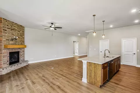 Living - 19500 Ridgeview Rd, Spring Hill, KS 66083 photo 1 of 2