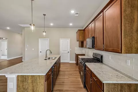 Kitchen - 19500 Ridgeview Rd, Spring Hill, KS 66083 photo 2 of 2
