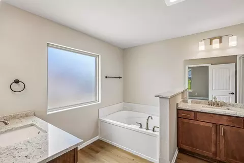 Bath - 19500 Ridgeview Rd, Spring Hill, KS 66083 photo 1 of 3