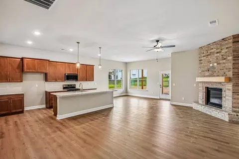 Living - 19500 Ridgeview Rd, Spring Hill, KS 66083 photo 2 of 2