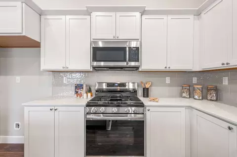 Kitchen - 21268 SE Rosengarth Dr, Bend, OR 97702 photo 4 of 15