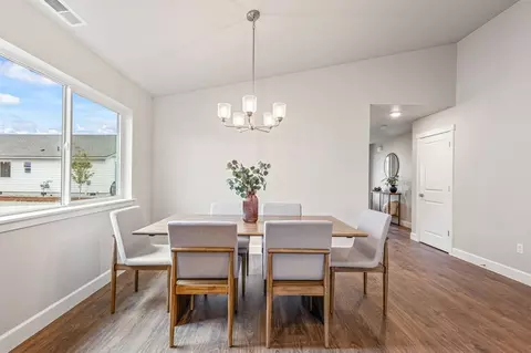 Dining - 21268 SE Rosengarth Dr, Bend, OR 97702 photo 4 of 6