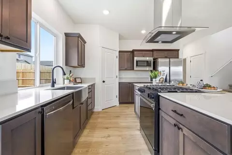Kitchen - 21268 SE Rosengarth Dr, Bend, OR 97702 photo 15 of 15