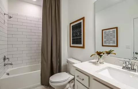 Bath - 3362 Yellow Leaf Cir, Spring Hill, FL 34609 photo 2 of 2