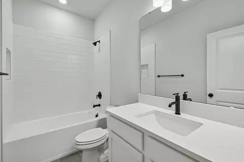 Bath - 5593 Coopers Hawk Ct, Saint Cloud, FL 34772 photo 2 of 2