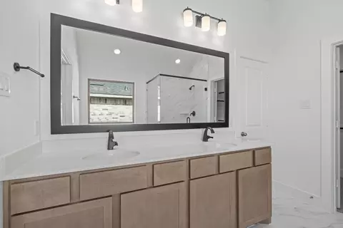 Bath - 3204 Philly St, Celina, TX 75009 photo 2 of 4