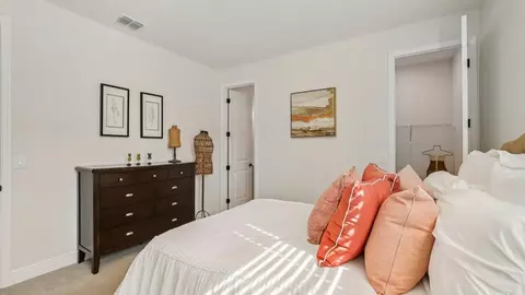 Bedroom - 2214 Elegant Mnr Cir, Edgewater, FL 32141 photo 6 of 11