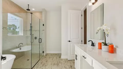 Bath - 2214 Elegant Mnr Cir, Edgewater, FL 32141 photo 4 of 7