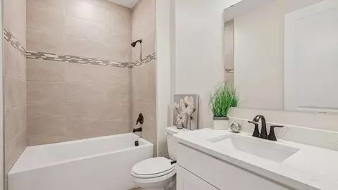 Bath - 2214 Elegant Mnr Cir, Edgewater, FL 32141 photo 5 of 7