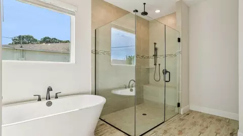 Bath - 2214 Elegant Mnr Cir, Edgewater, FL 32141 photo 3 of 7
