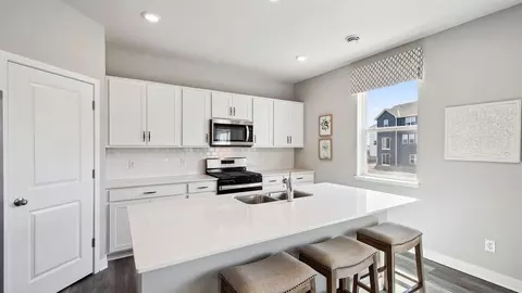 2037 Aquarius Dr, Shakopee, MN 55379
