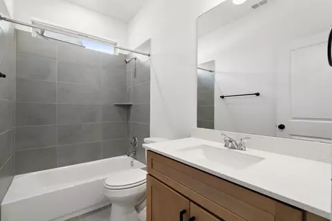 Bath - 6570 Marsh Ln, Buda, TX 78610 photo 3 of 4