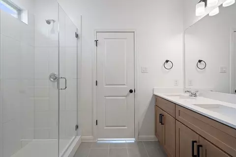 Bath - 6570 Marsh Ln, Buda, TX 78610 photo 2 of 4