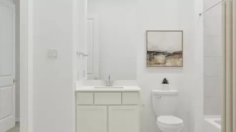 Bath - 305 Fallbrook Dr, Aledo, TX 76008 photo 2 of 4