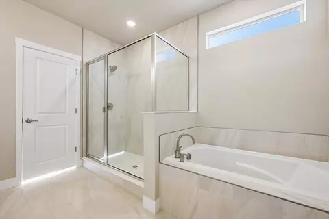 Bath - 16512 E 166th Pl, Brighton, CO 80602 photo 4 of 11