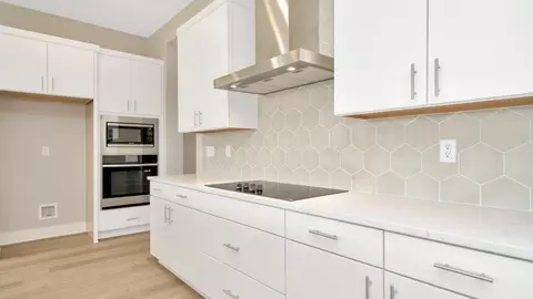 Kitchen - 8308 Golden Beach Ct, Parrish, FL 34219 photo 3 of 7
