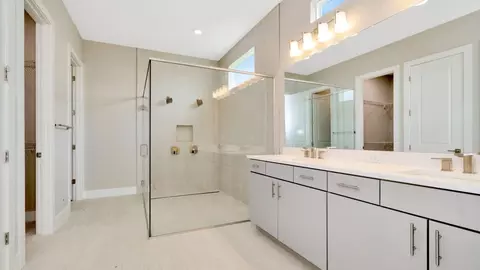 Bath - 8308 Golden Beach Ct, Parrish, FL 34219 photo 4 of 7