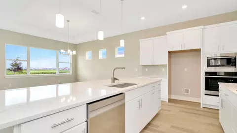 Kitchen - 8308 Golden Beach Ct, Parrish, FL 34219 photo 4 of 7