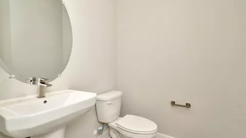 Bath - 8308 Golden Beach Ct, Parrish, FL 34219 photo 2 of 7