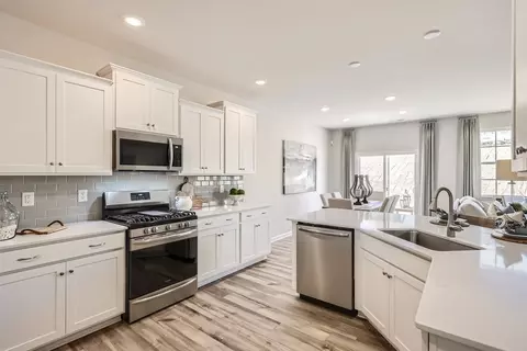 Kitchen - 7515 Starwatch Ct, Maiden, NC 28650 photo 3 of 10