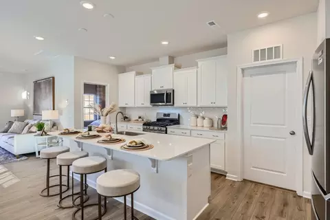 Kitchen - 7515 Starwatch Ct, Maiden, NC 28650 photo 5 of 10