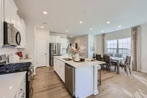 Kitchen - 7515 Starwatch Ct, Maiden, NC 28650 photo 7 of 10