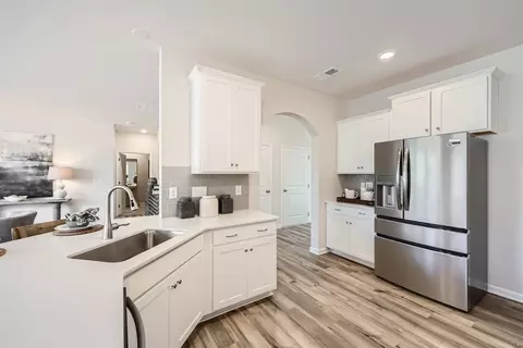 Kitchen - 7515 Starwatch Ct, Maiden, NC 28650 photo 4 of 10