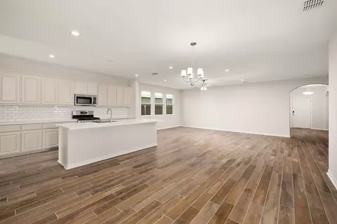 Living - 5101 Carambola Ln, Laredo, TX 78046 photo 2 of 7