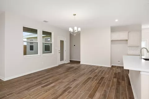 Living - 5101 Carambola Ln, Laredo, TX 78046 photo 4 of 7