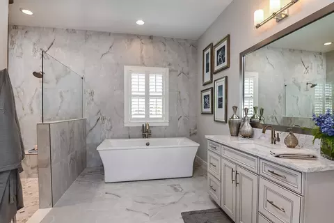 Bath - 10517 Meadowrun Dr, Lithia, FL 33547 photo 2 of 6