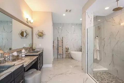 Bath - 10517 Meadowrun Dr, Lithia, FL 33547 photo 6 of 6