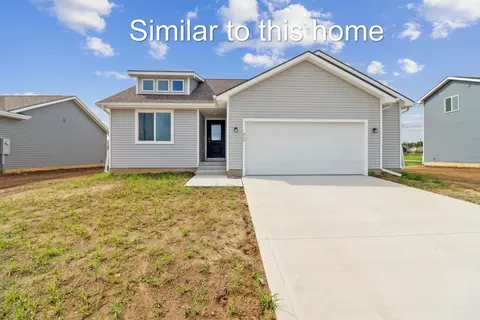 2209 White Oak Ln, Granger, IA 50109