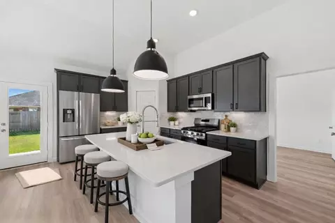 Kitchen - 1907 Greenbrier Ct, Rosenberg, TX 77471 photo 2 of 2