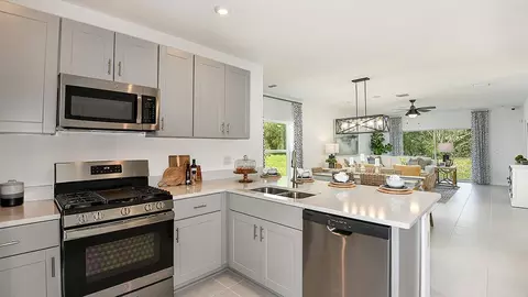 Kitchen - 13431 Camelot Ct, Parrish, FL 34219 photo 3 of 11