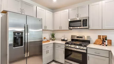 Kitchen - 13431 Camelot Ct, Parrish, FL 34219 photo 2 of 11