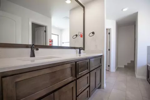 Bath - 932 Hydrangea Way, Edmond, OK 73034 photo 12 of 22