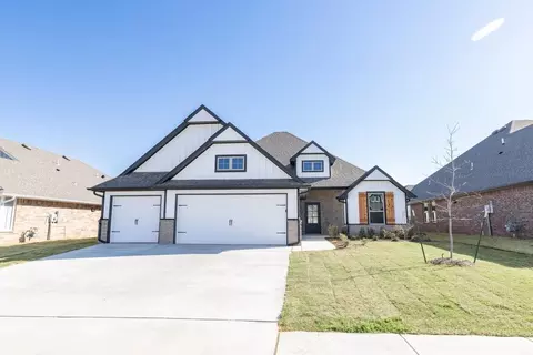 Exterior - 932 Hydrangea Way, Edmond, OK 73034 photo 4 of 37