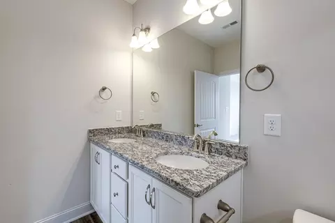Bath - 3082 Constitution Ln, Gastonia, NC 28056 photo 4 of 6