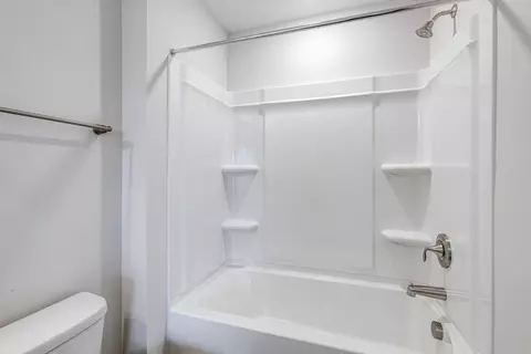 Bath - 3082 Constitution Ln, Gastonia, NC 28056 photo 3 of 6